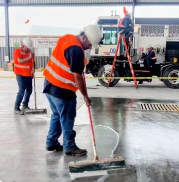 Piso epóxico autonivelante en bodega comercial de Cuauhtémoc